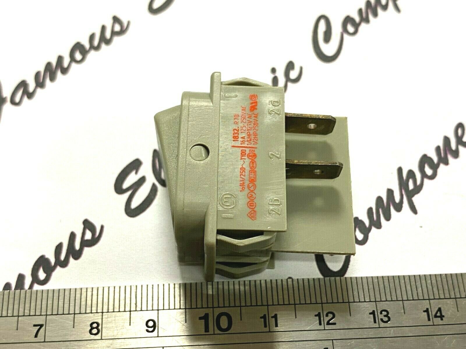 1pcs - MARQUARDT 8362 R70 16A 125-250VAC 1/4HP-125VAC 1/2HP 250VAC Rocker Switch