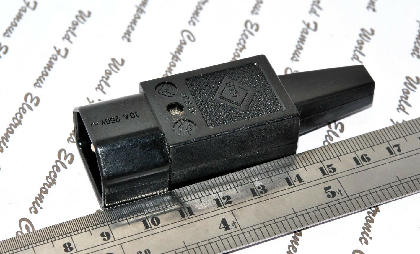 1pcs-K&B 42R04 IEC 10A 250Vac  Re-wireable Male Plug -Connector