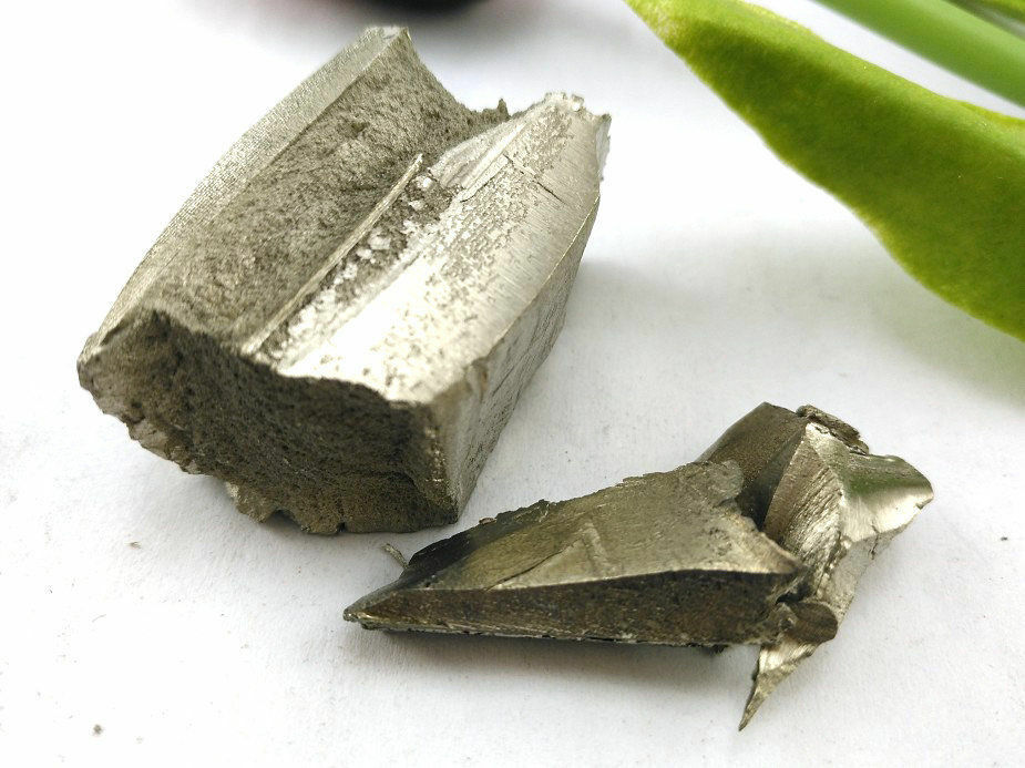 100 grams High Purity 99.9% YTTERBIUM Yb Metal Lumps