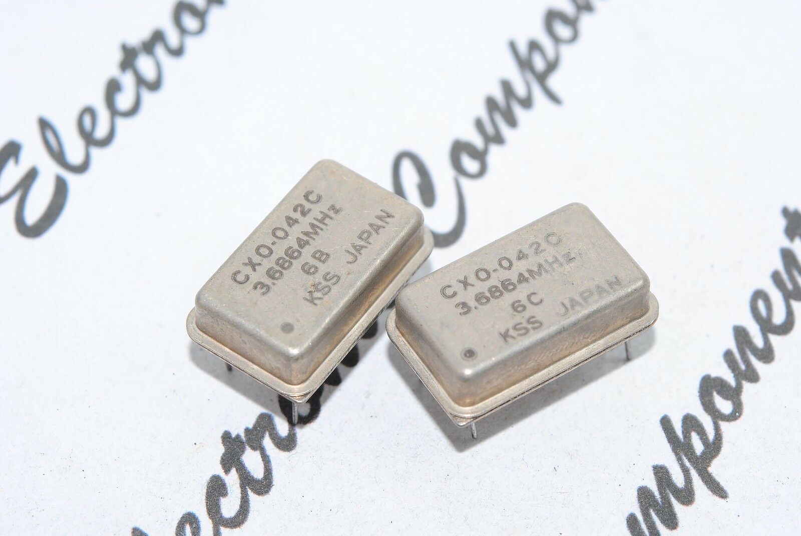 1pcs - KSS CXO-042C 3.6864 MHZ Quartz Crystal Resonator / XTAL