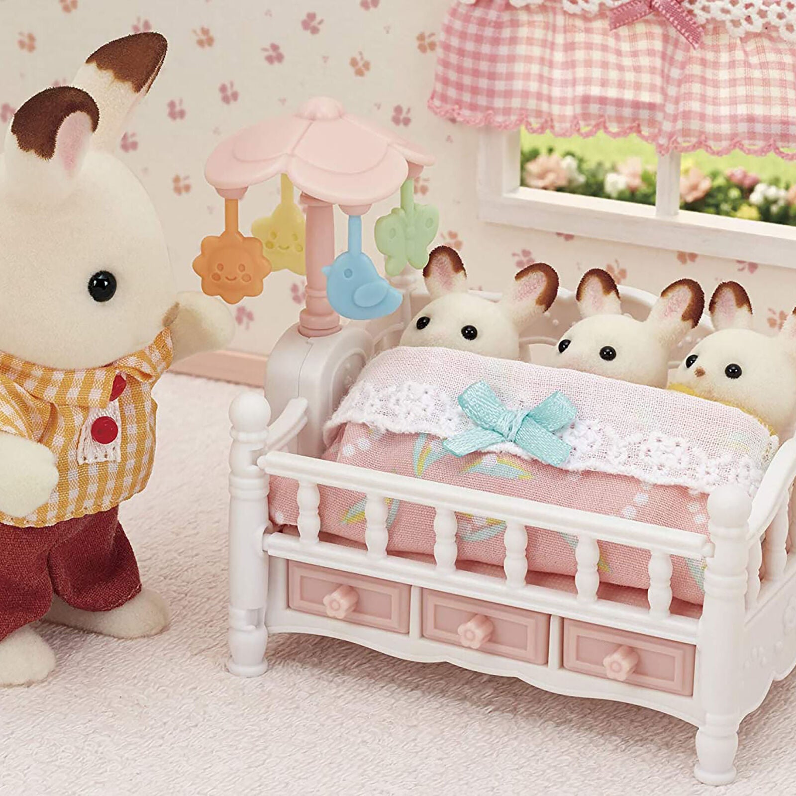 Sylvanian Families Triplets Crib with Mobile & Accessories 5534 Role Play Age 3+