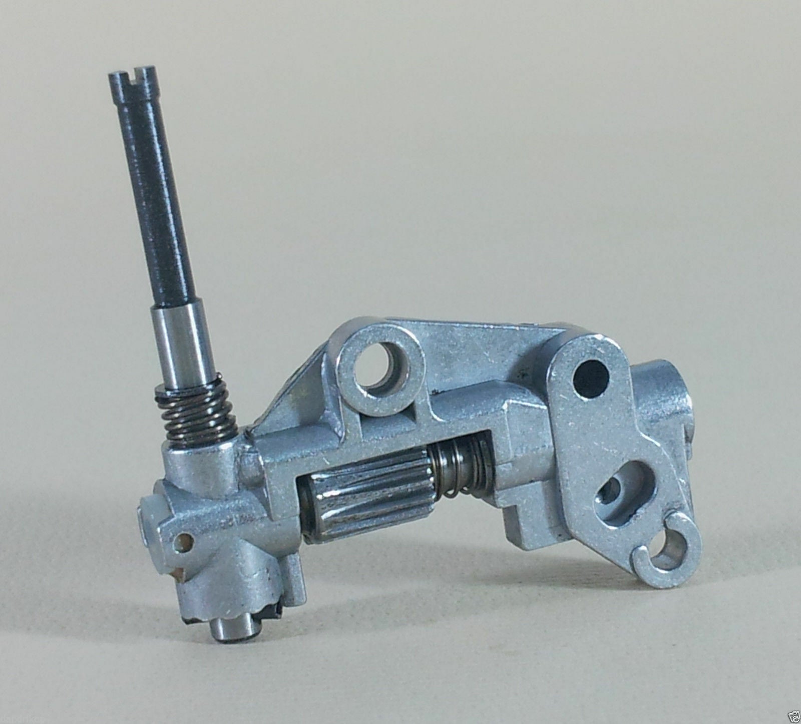 Oil Pump for SHINDAIWA 488, 490 /EC1, 575, 577, 695 [#2216055200, #2215055202]