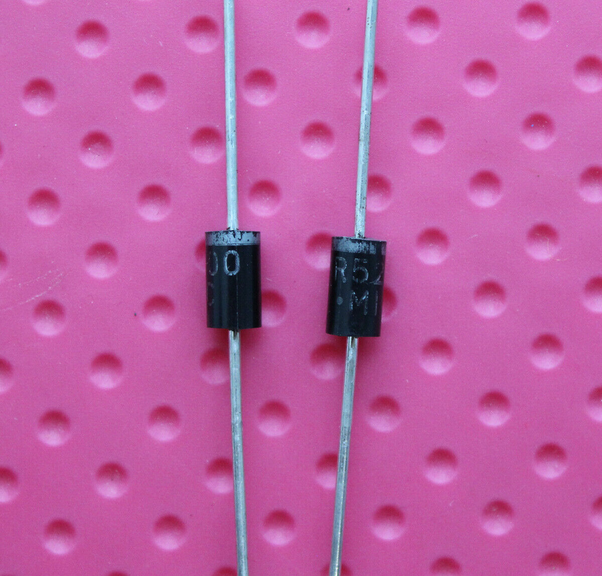 50pcs SR5200 Integrated Circuit IC DO-27