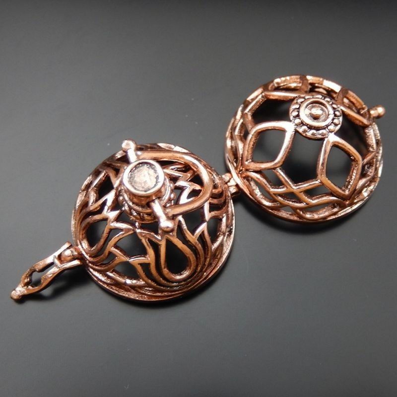 39672 Red Copper Tone Ball Shaped Pendant Charms Jewelry Lockets 29X25X30mm 2pcs