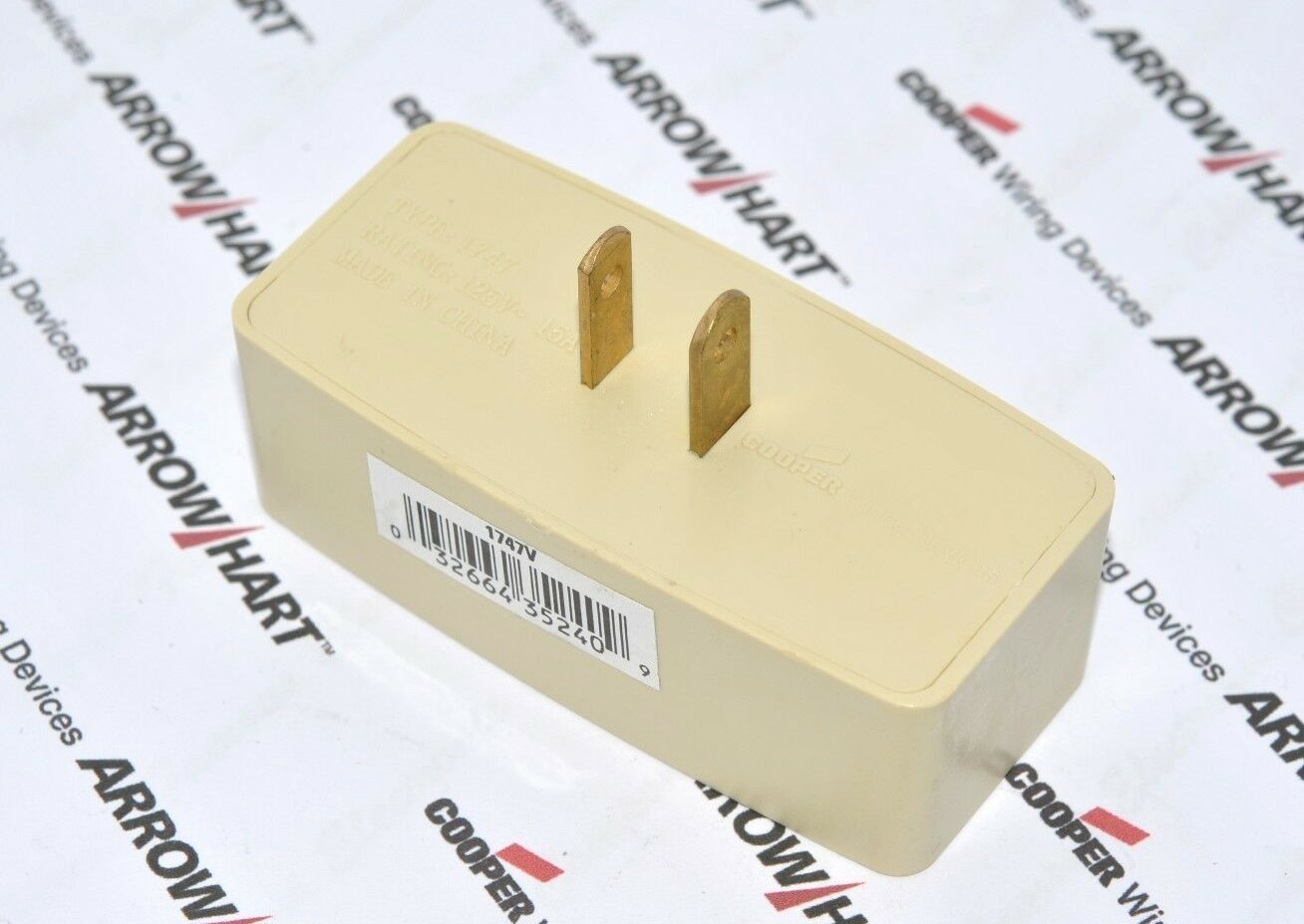 1pcs - COOPER 1747V 15A 125V NEMA 1-15 Three Outlet Tap