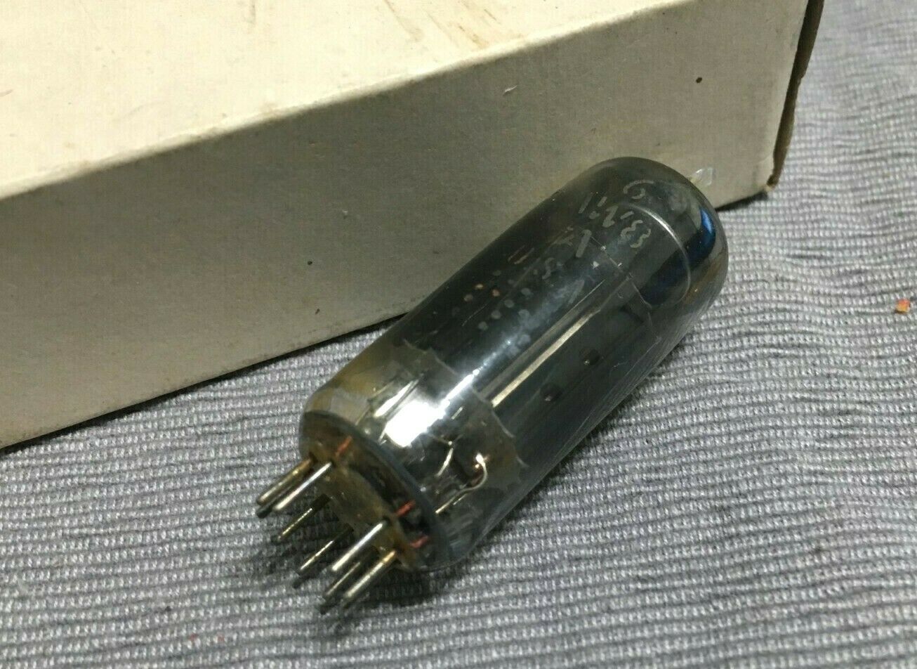 1PCS - 6AW8A Vacuum Tube - NOS USA