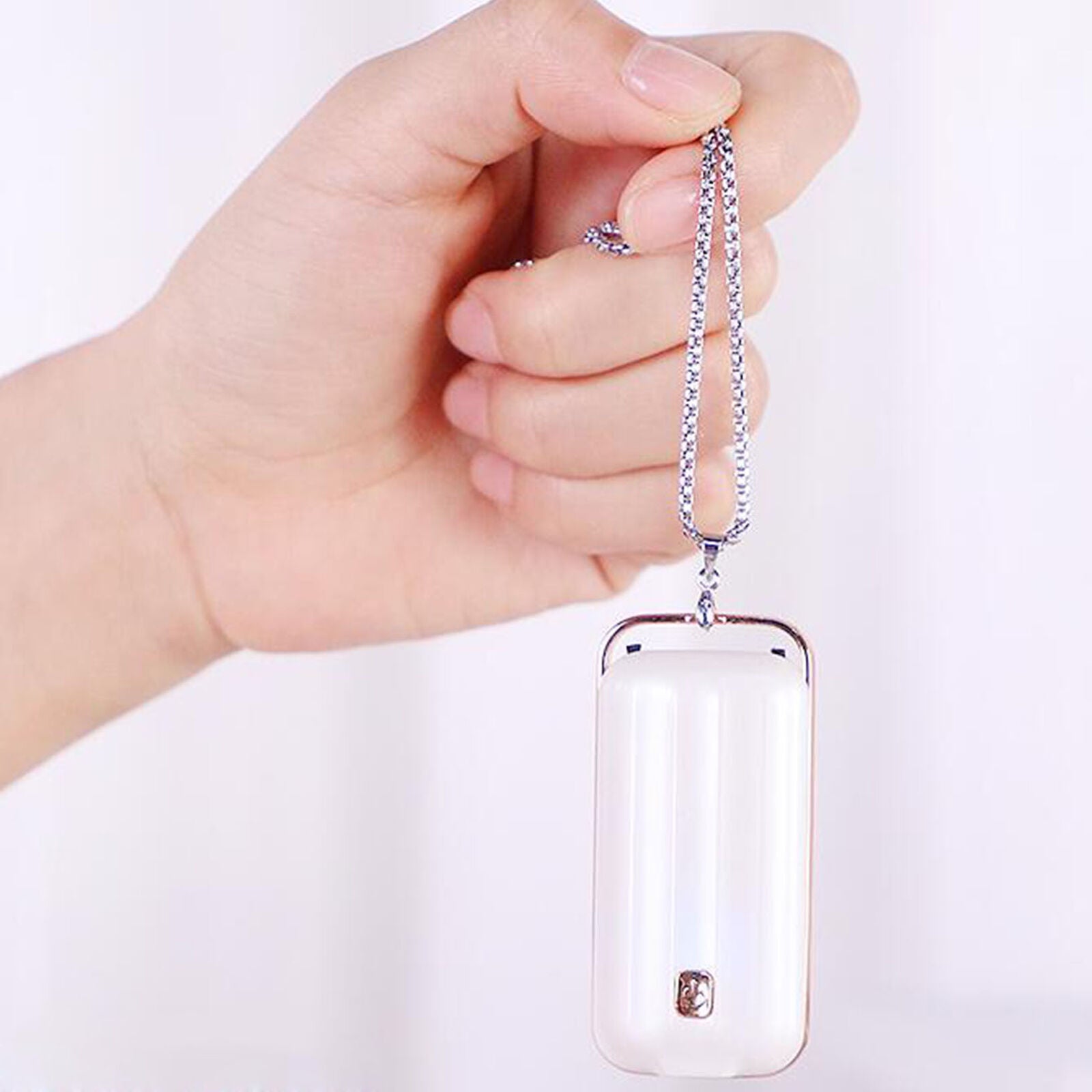 Portable Necklace Air Purifier Mini Anion Wearable Negative Lonizer Generator