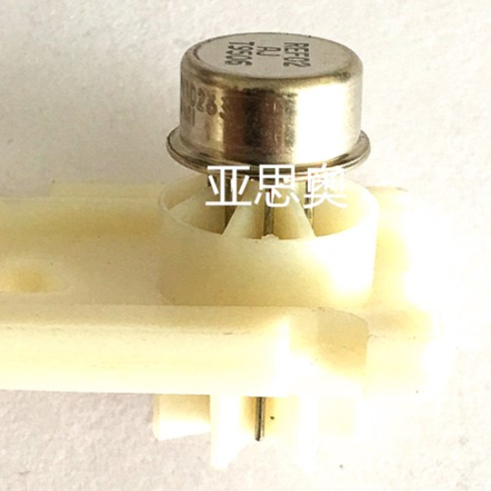 1PCS  Mil Spec IC ANALOG DEVICES/PMI TO-99(CAN-8) REF02AJ