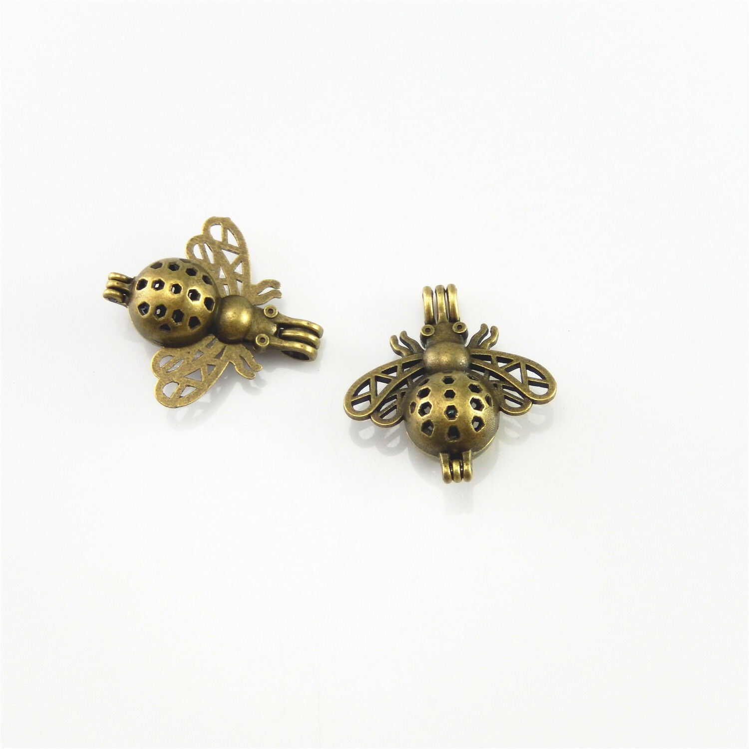 4PCS Retro Bronze Alloy Cute Bee Shape Hollow Locket Oil Diffuser Charms Pendant