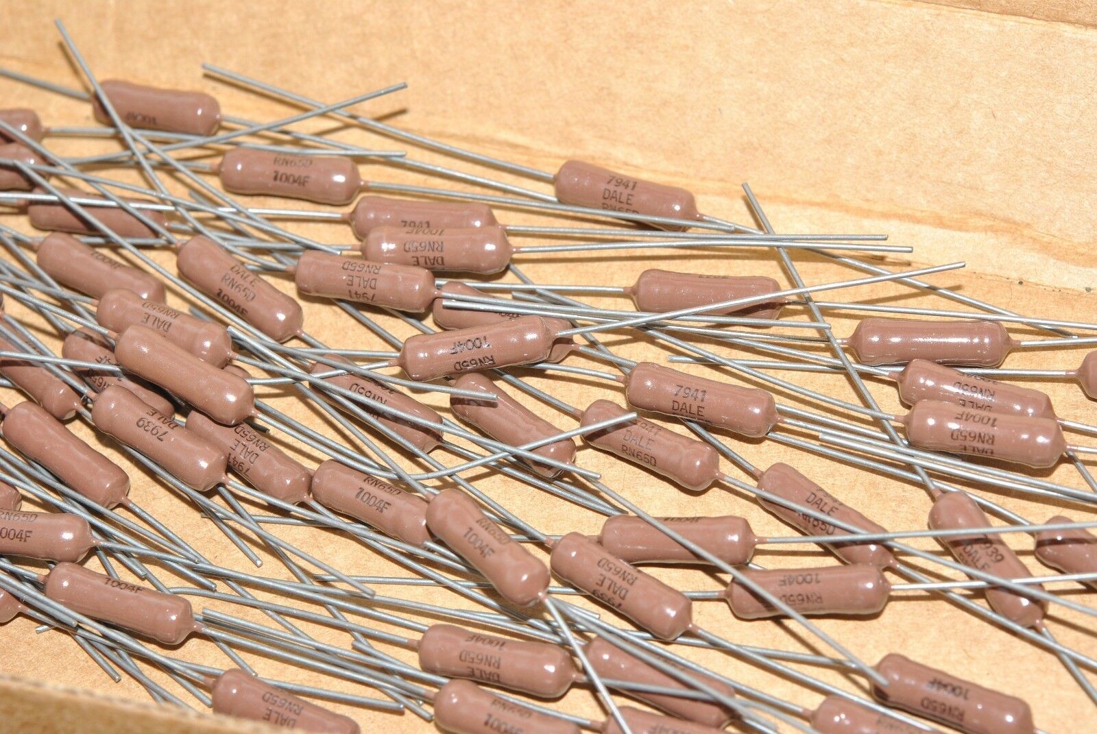 2pcs - Vishay DALE RN65C 511R (511 ohm) 5110F 1% Mil Resistor
