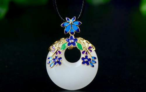 Fashion Beautiful Natural White Hand-carved Lucky Buckle Jadeite Pendant Style