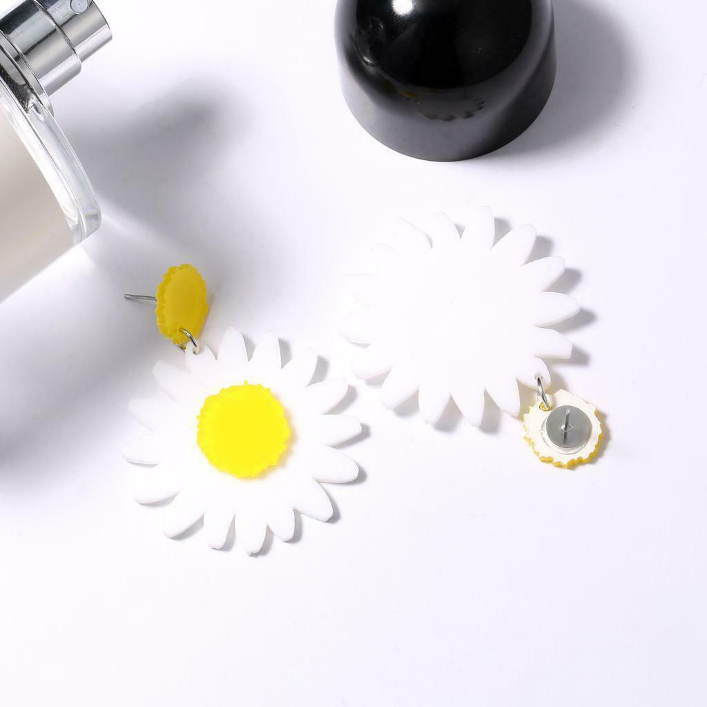 Fashion Exqusite Chrysanthemum Pattern Acrylic Women Girls Ornament Earrings