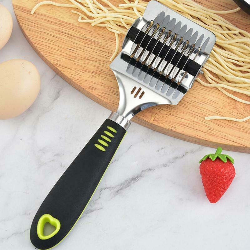 Noodle Lattice Roller Dough Cutter with Non-slip Handle Pastry Rolling Slicer