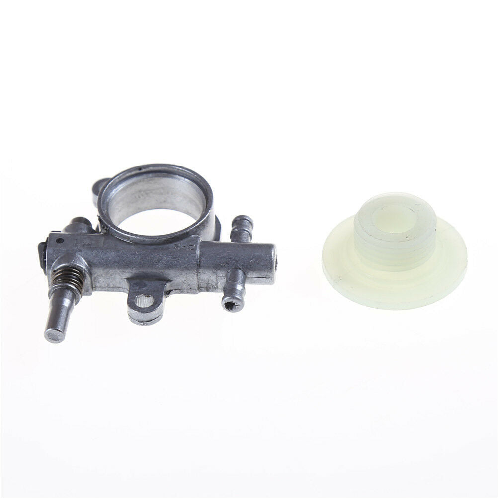 2500/3800 Chainsaw spare parts Chainsaw Oil Pump with Worm Drive Gear To.l8