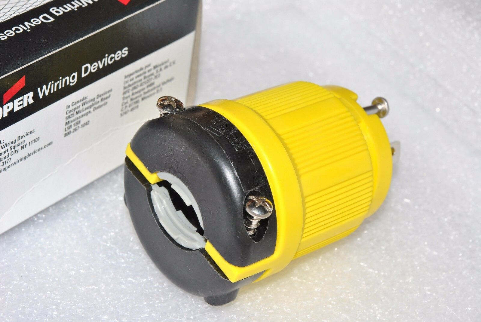 1pcs - COOPER CRL620P NEMA L6-20 20A 250V Twist Hart-Lock Locking Plug