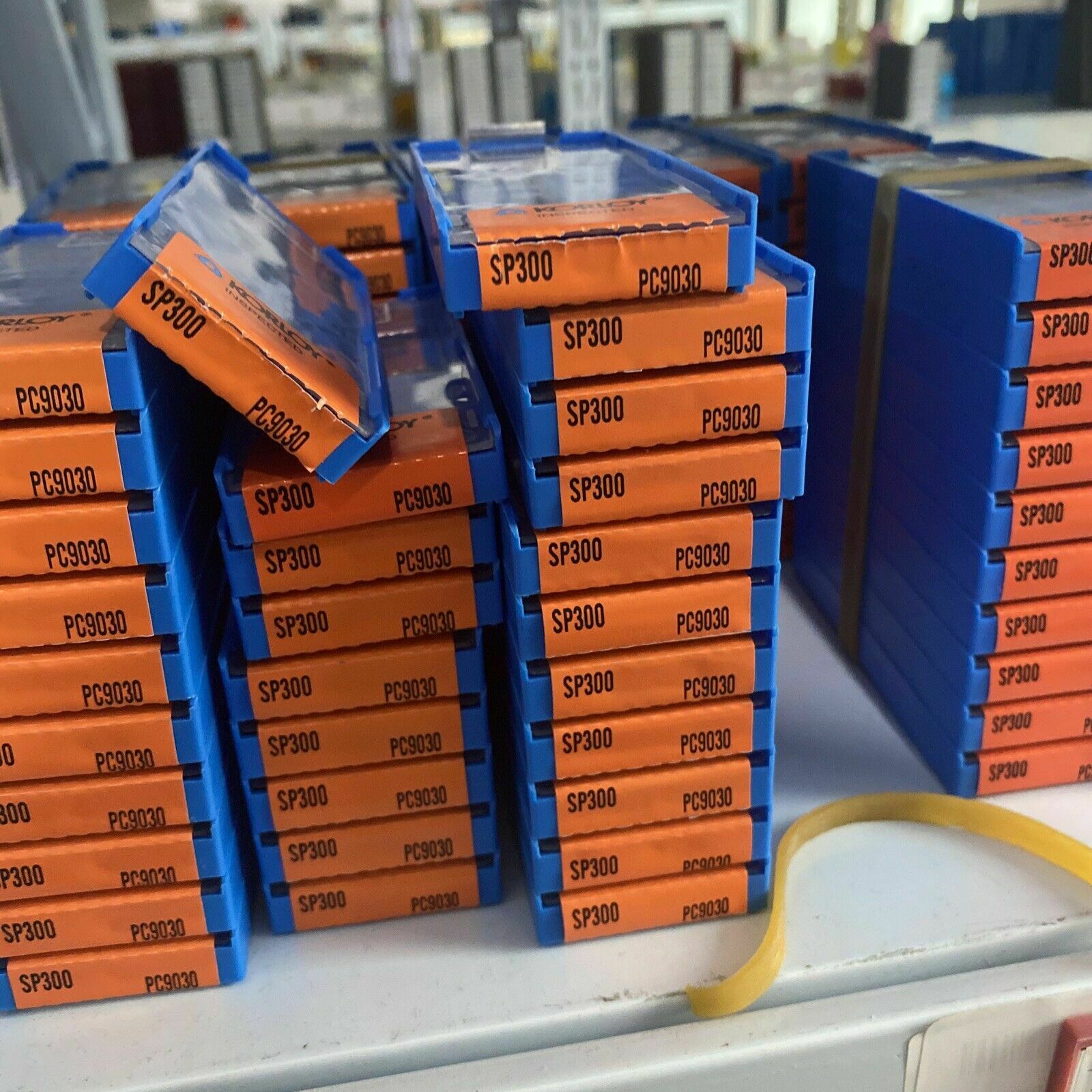 100PCS SP300 PC9030 ZQMX3N11-1E 3mm Width Grooving CNC Carbide Insert For Steel