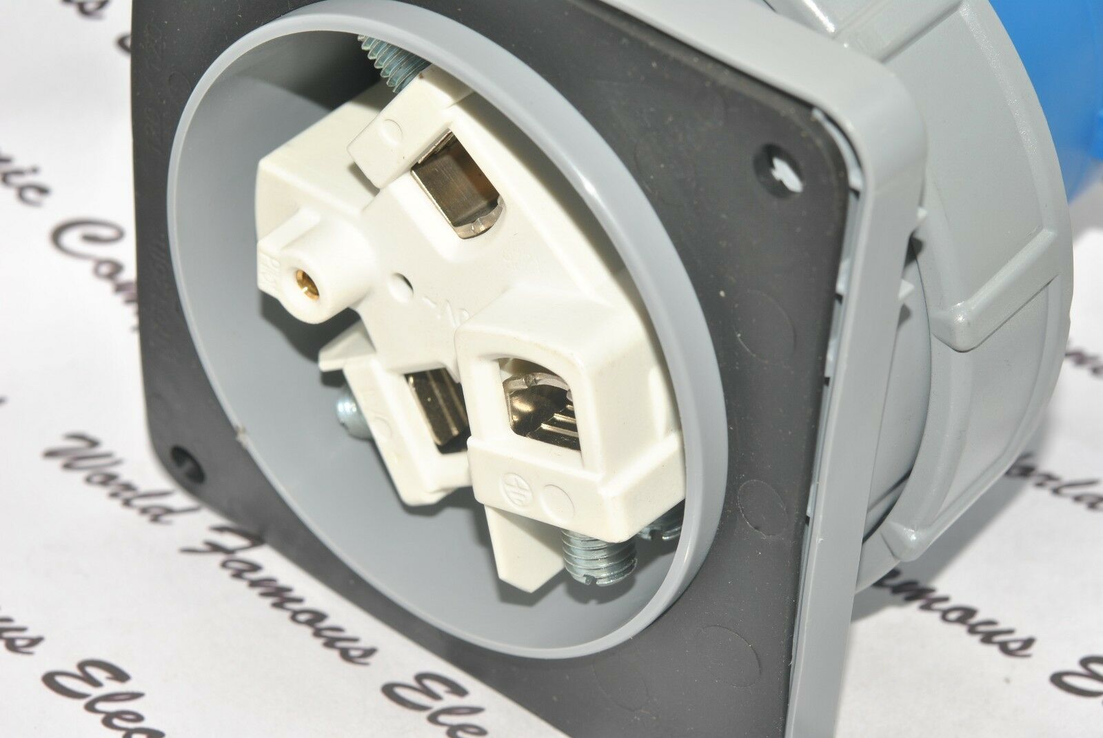 1pcs -ABL SURSUM A34S27 125A-6h 220-250V~ 2P+G / 50+60Hz  Socket