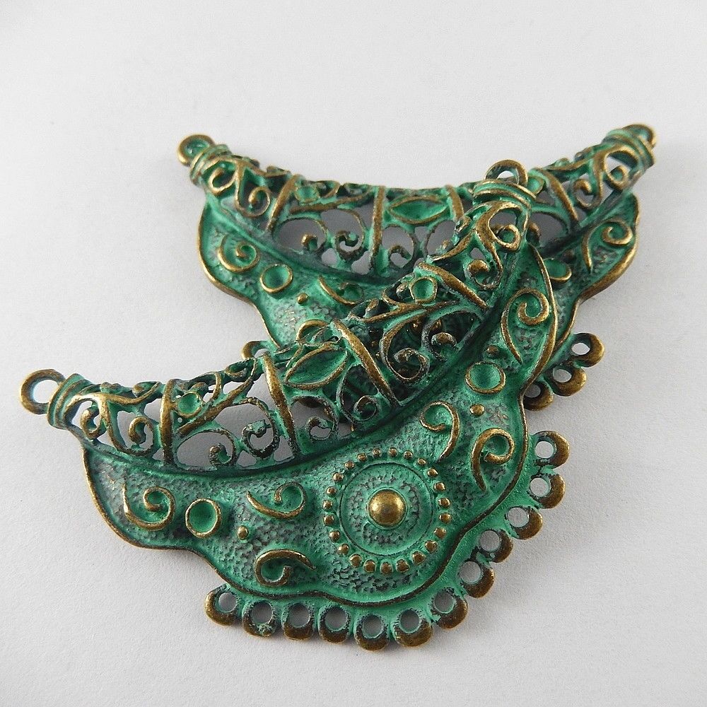 2pcs Antiqued Zinc Alloy Made Copper Green Totem Charms Pendant Connectors