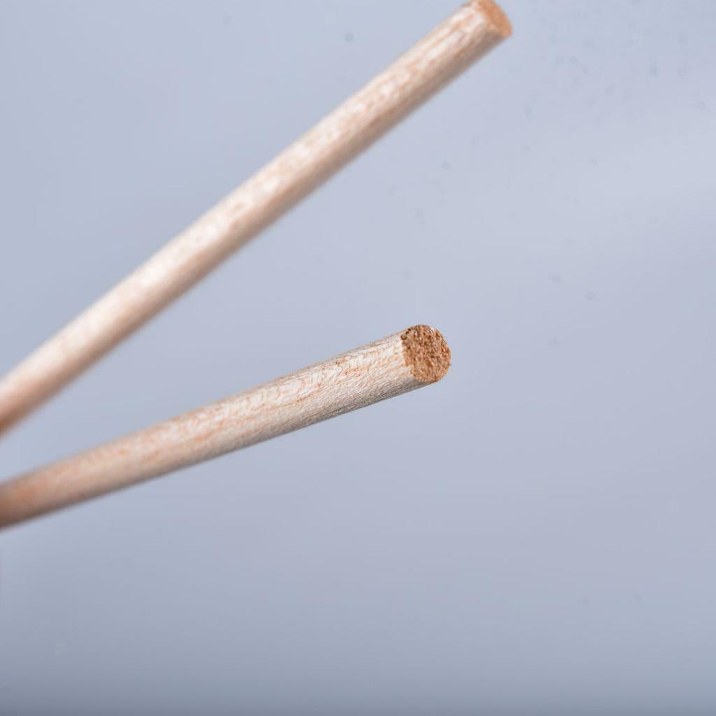10pcs 250mm Round Balsa Wood Sticks Sanded Well for Toys Making & Carving