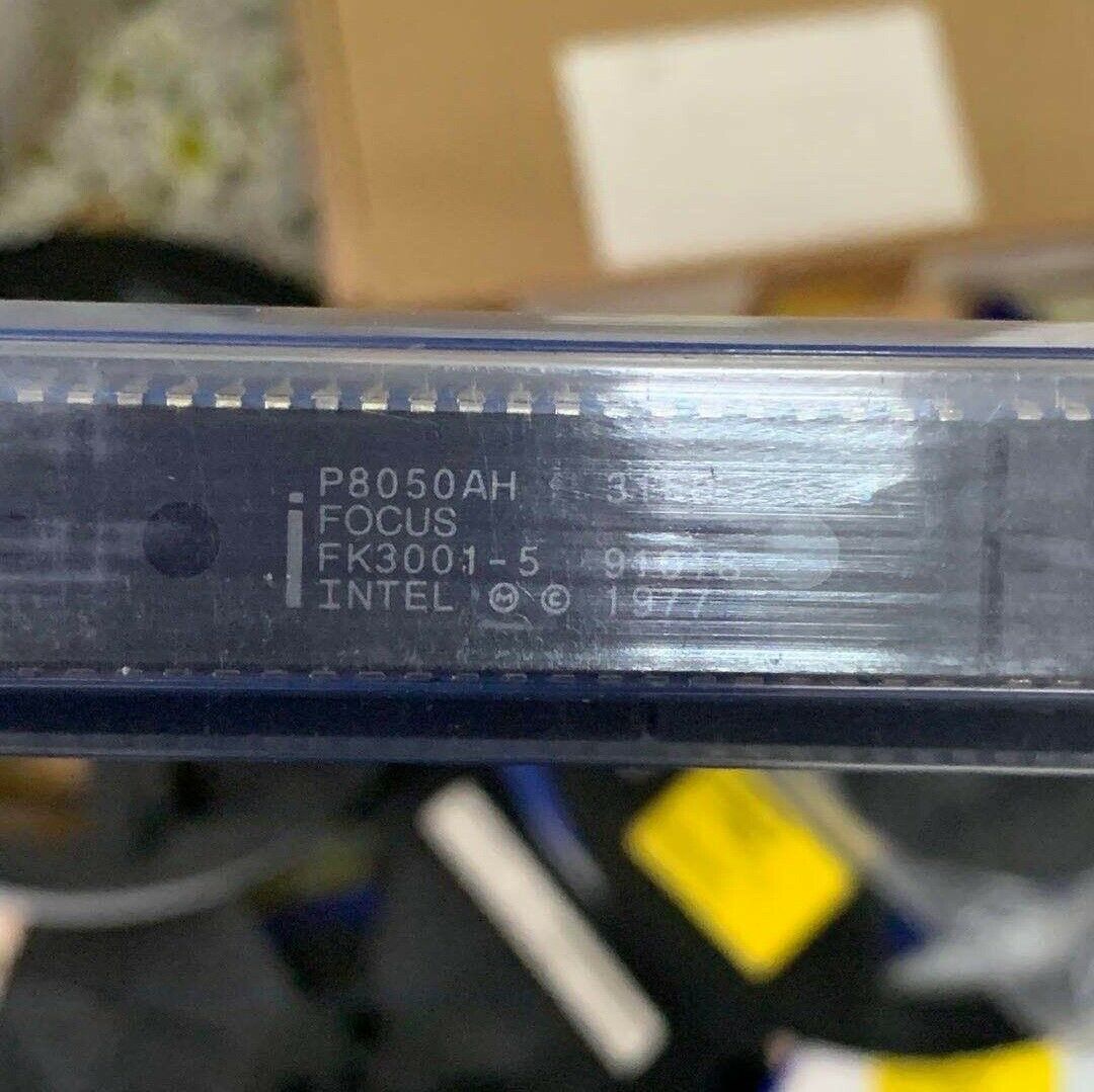 1PCS  IC INTEL DIP-40 P8050AH P8050