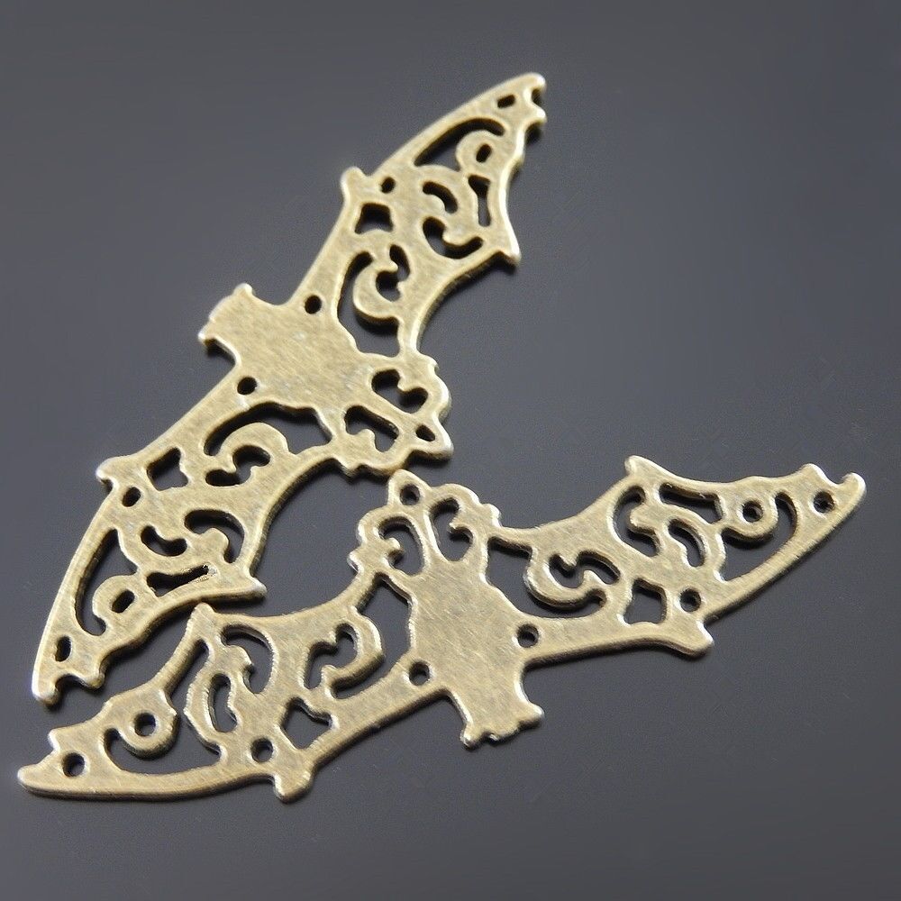 18pcs Antiqued Bronze Hollowed Bat Alloy Charm Pendant Halloween Craft 55*19*2mm