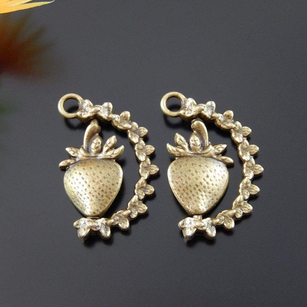 20 pcs Antiqued Bronze Alloy Rotatable Strawberry Craft Pendant Charm 23x16x3mm