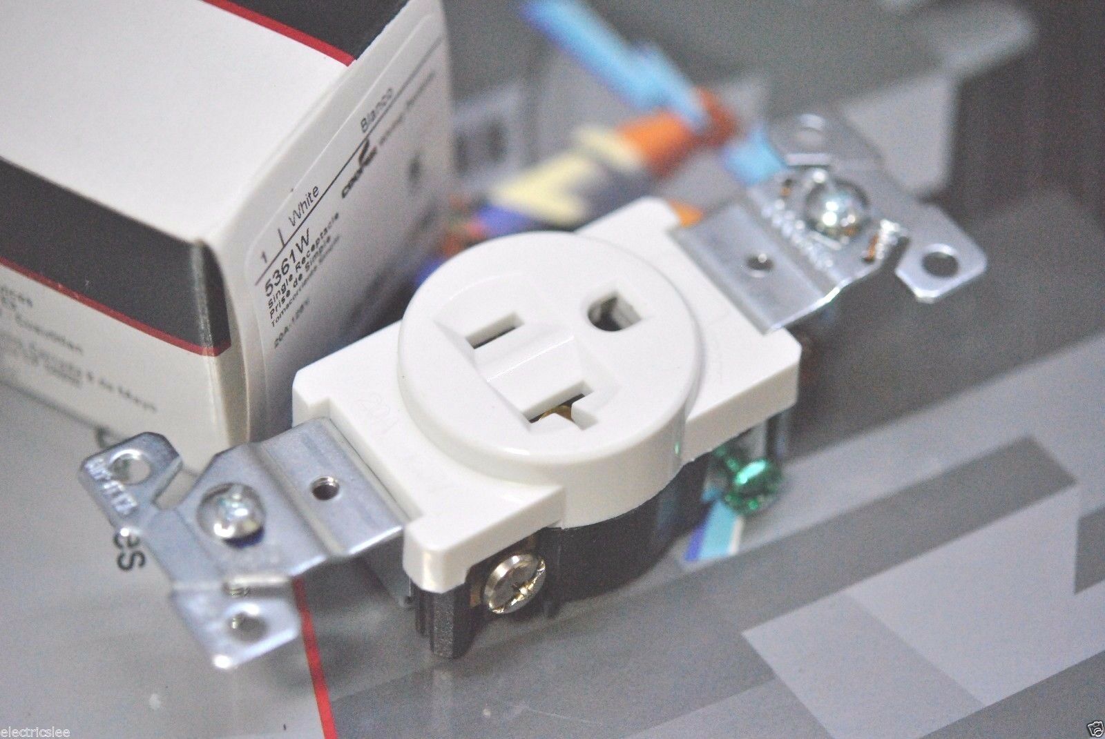 1pcs - COOPER 5361W 20A 125V 5-20R Premium Single Receptacle