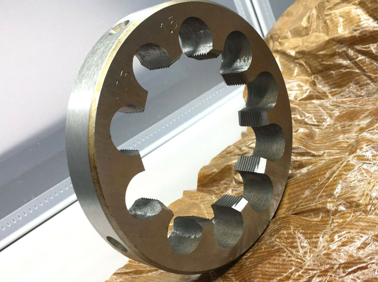 85mm x 4 Metric Right hand Die M85 x 4.0mm Pitch [Die/1]