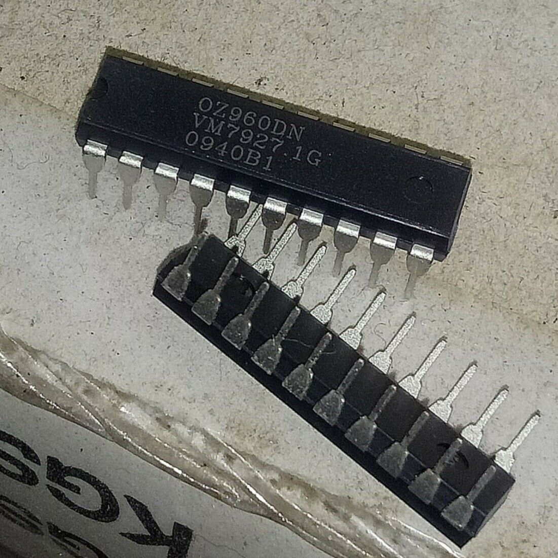 1PCS  IC O2-MICRO DIP-20 OZ960DN OZ960DN-B1-0 0Z960DN