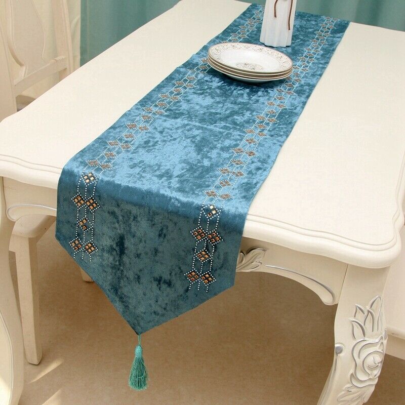 High-End Luxury with Diamonds on Both Sides Of High-End Table Runner Bed andX2I3