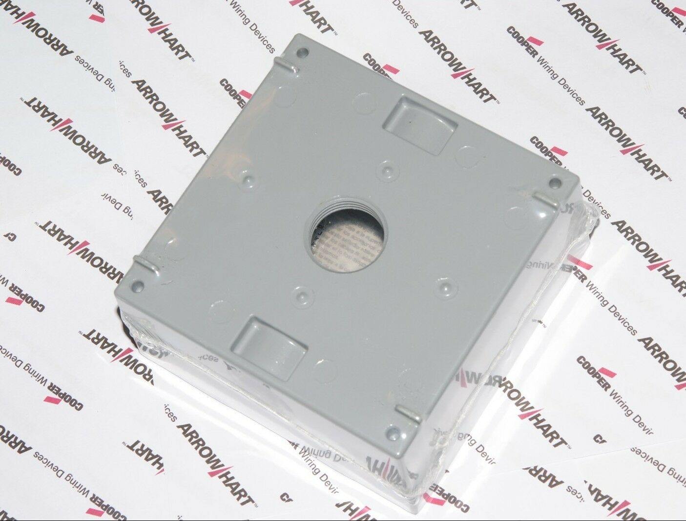 1pcs- BELL/ HUBBELL 5341-0 Weatherproof 2-Gang Outlet Boxe - Aluminum 3/4 Inch