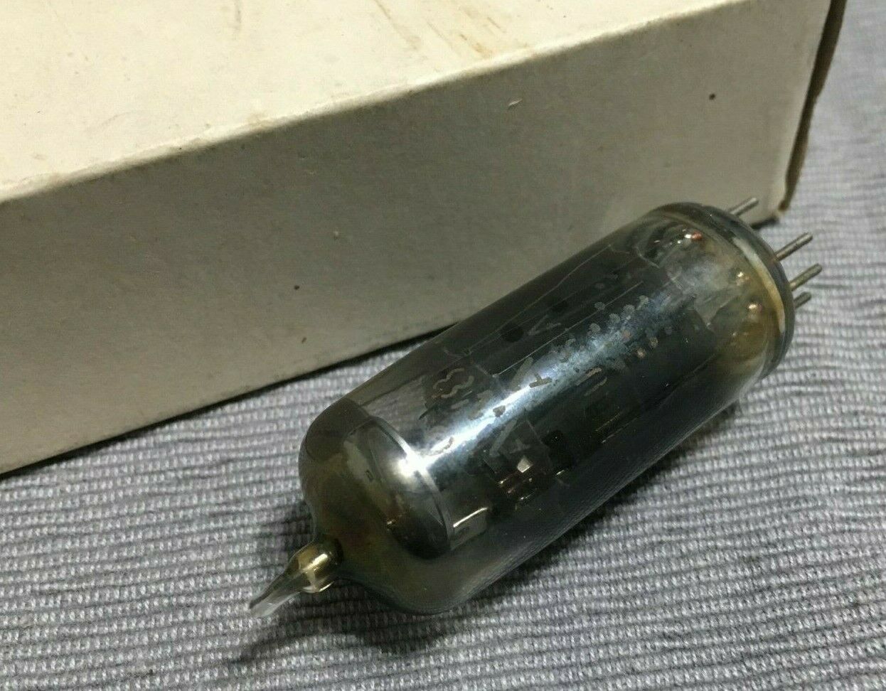 1PCS - 6AW8A Vacuum Tube - NOS USA