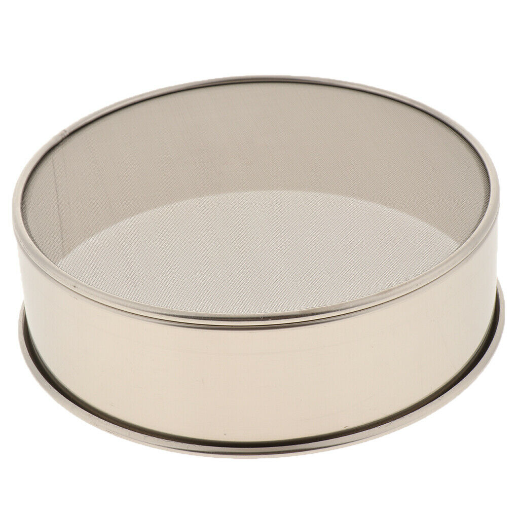 Fine-meshed kitchen sieve Round flour sieve Light strainer made of stainless