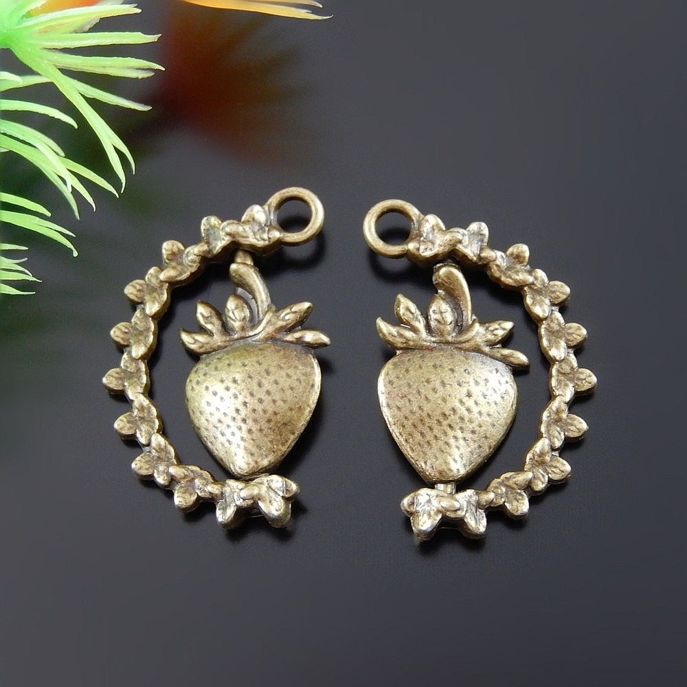 20 pcs Antiqued Bronze Alloy Rotatable Strawberry Craft Pendant Charm 23x16x3mm