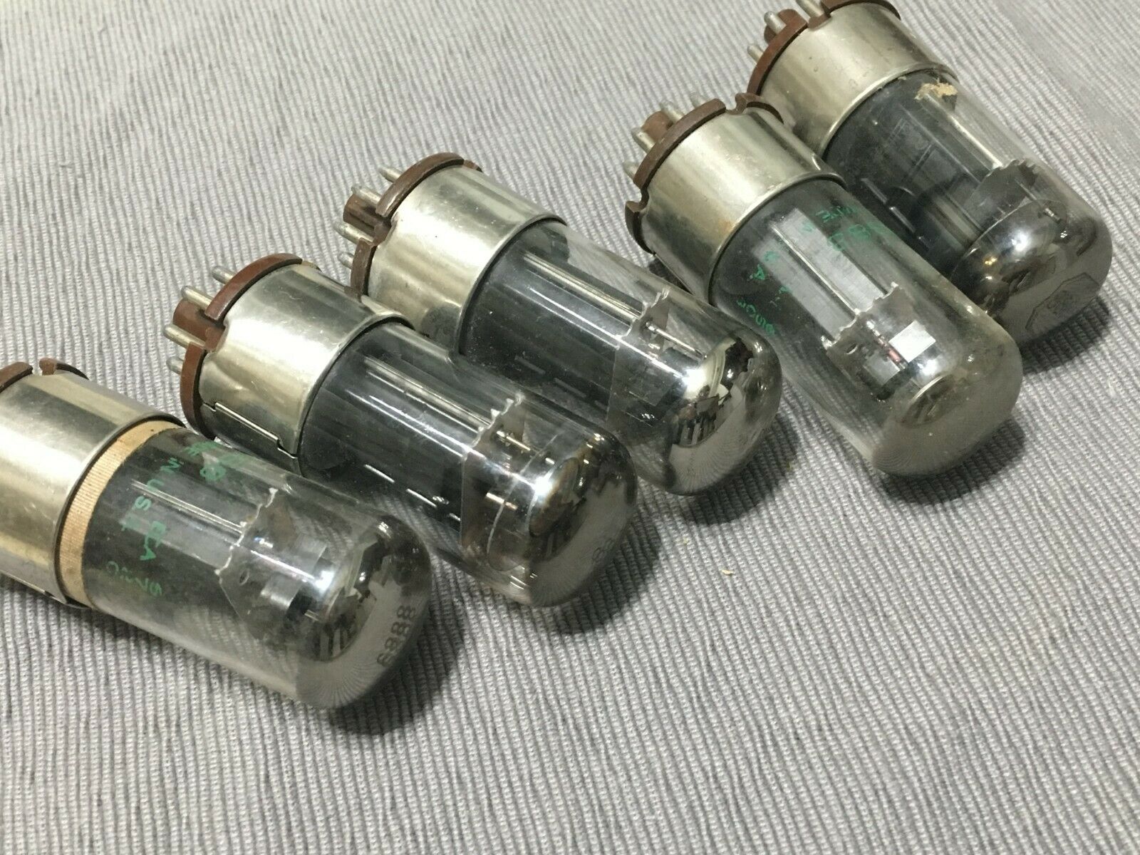 1pcs - SYLVANIA 6888 Vacuum tube - NOS