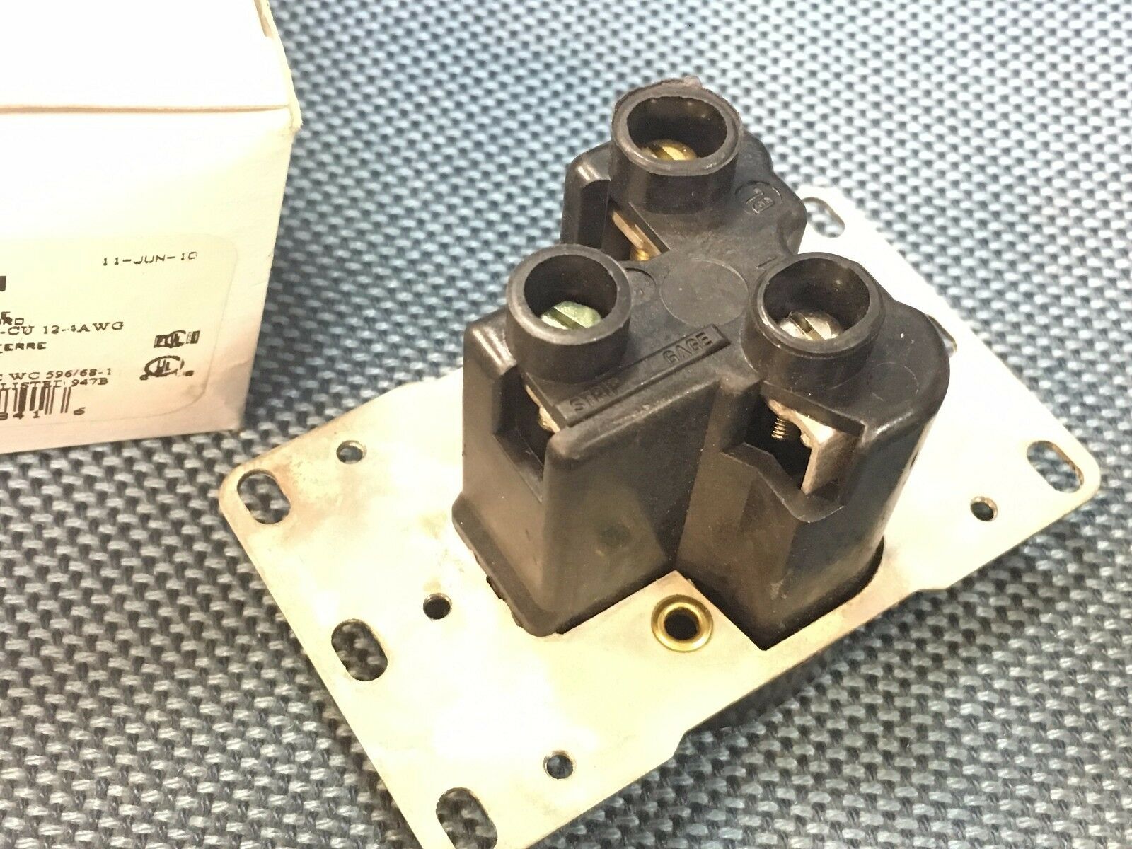 1pcs - COOPER 5716N NEMA 5-30R 30A 125V Receptacle Outlet