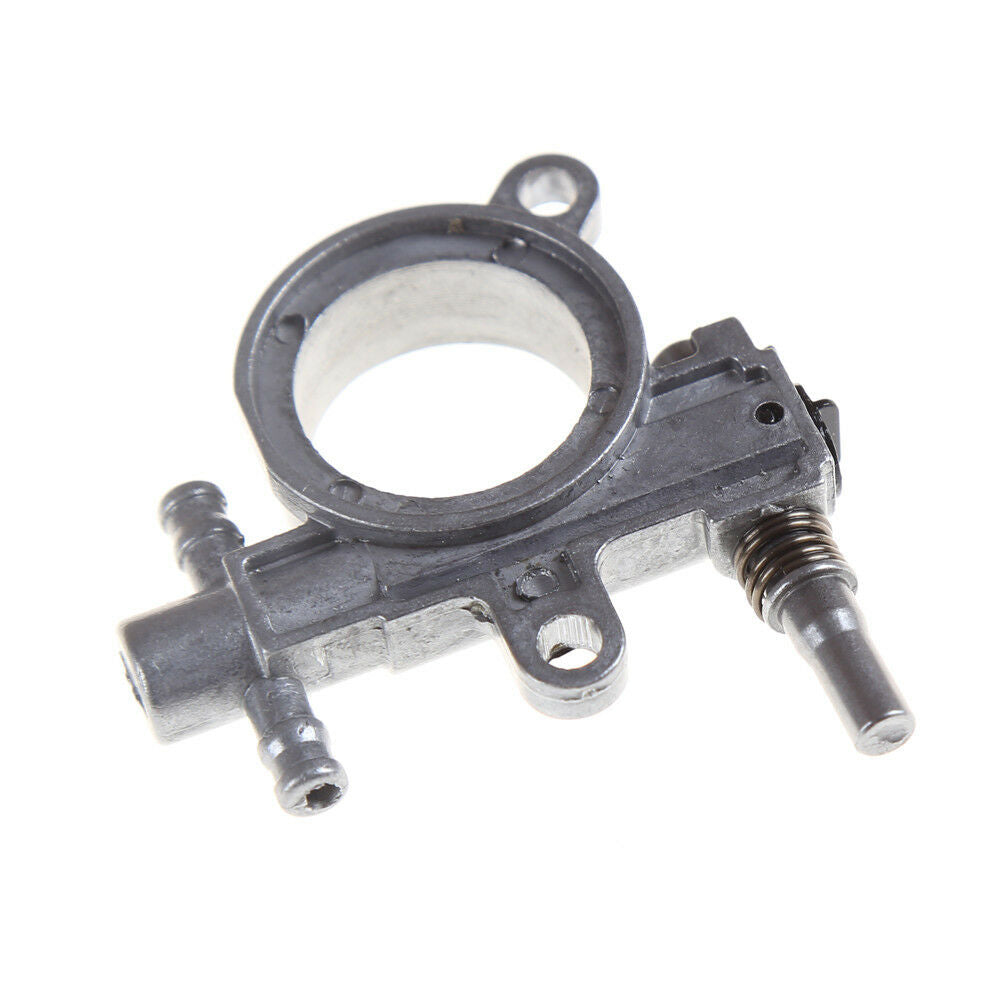 2500/3800 Chainsaw spare parts Chainsaw Oil Pump with Worm Drive Gear To.l8