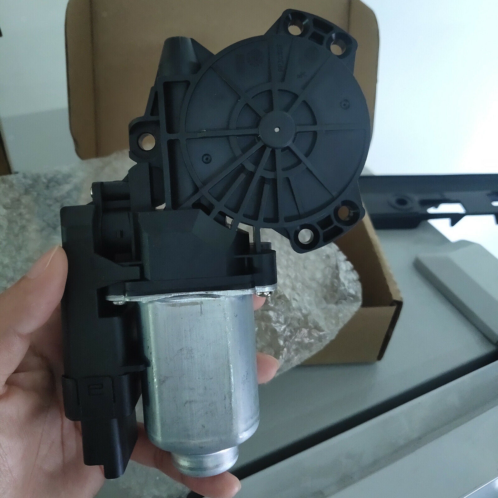 Car Front Right Power Window Motor 82460-3K001 for Hyundai Sonata 06-10