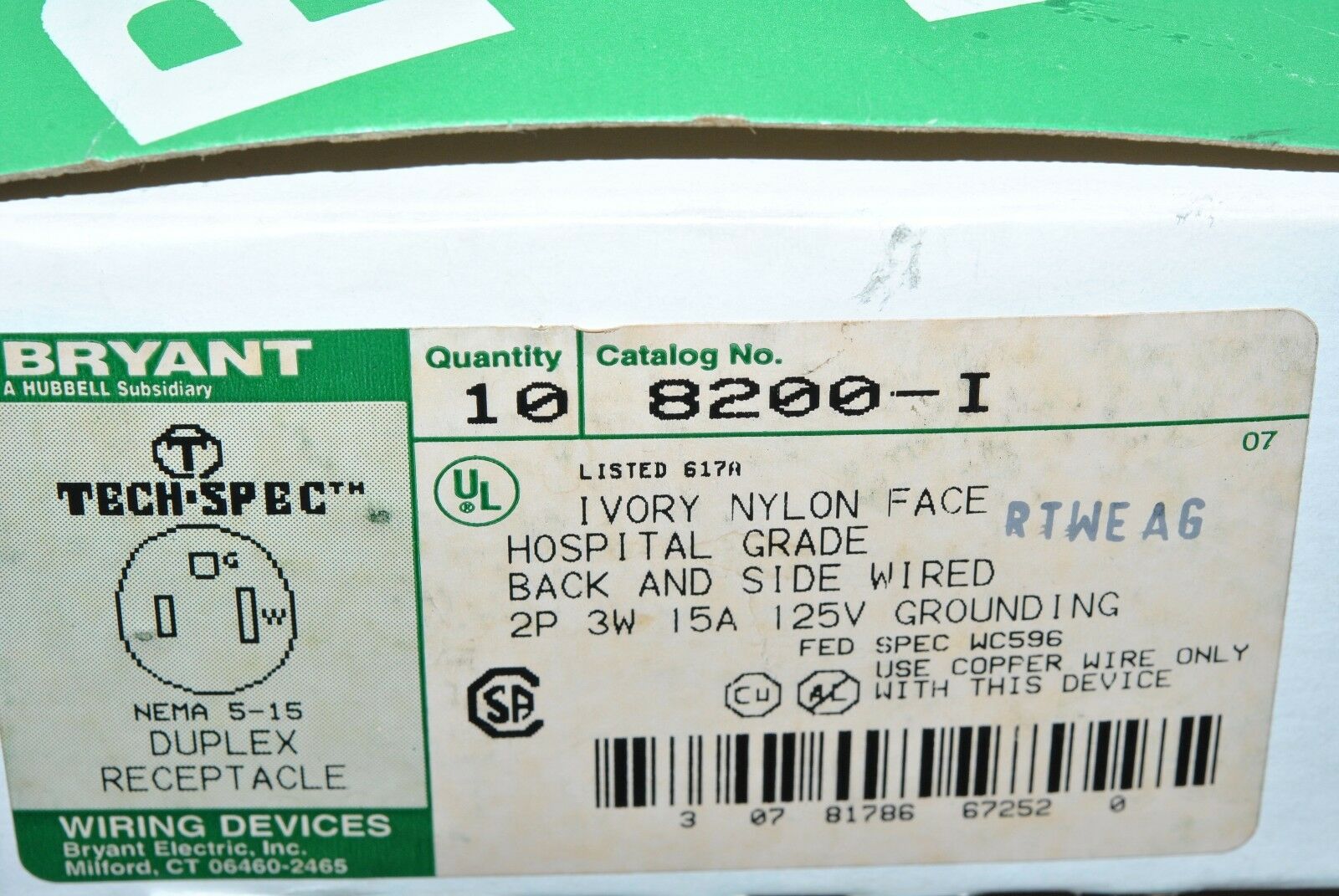 1pcs- BRYANT 8200I 2P-3W Hosptial Duplex Receptacle / Outlet 15A 125V NEMA 5-15R