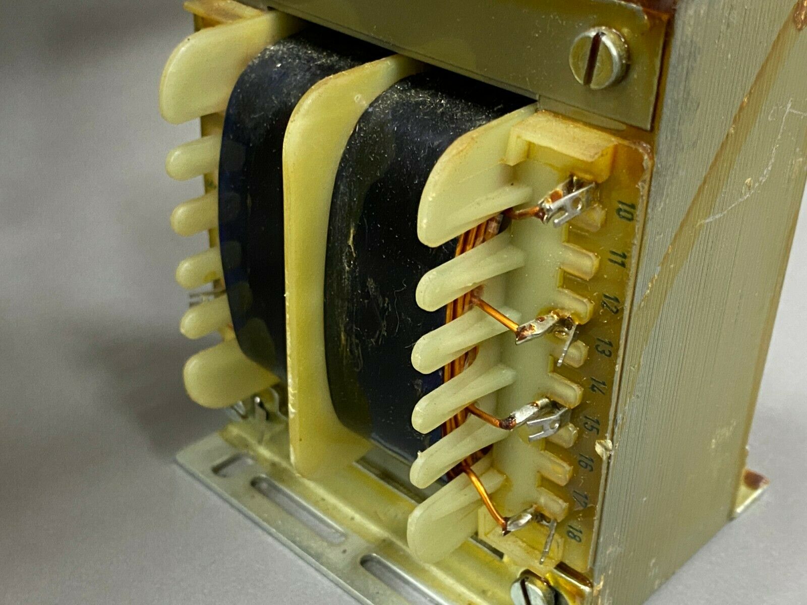 1pcs -BLOCK TYP B 9409007 210VA 115V/2.06A 35V/3A 35V/3A TRANSFORMER