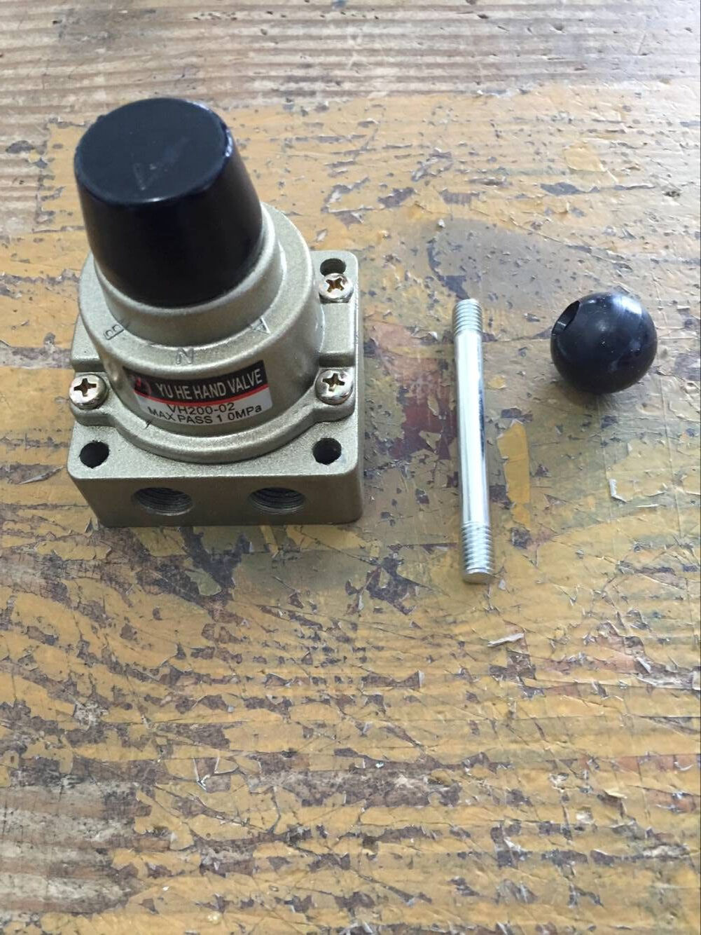 VH200-02 1/4 PT 3 Position 4 Way Rotary Lever Pneumatic Hand Valve