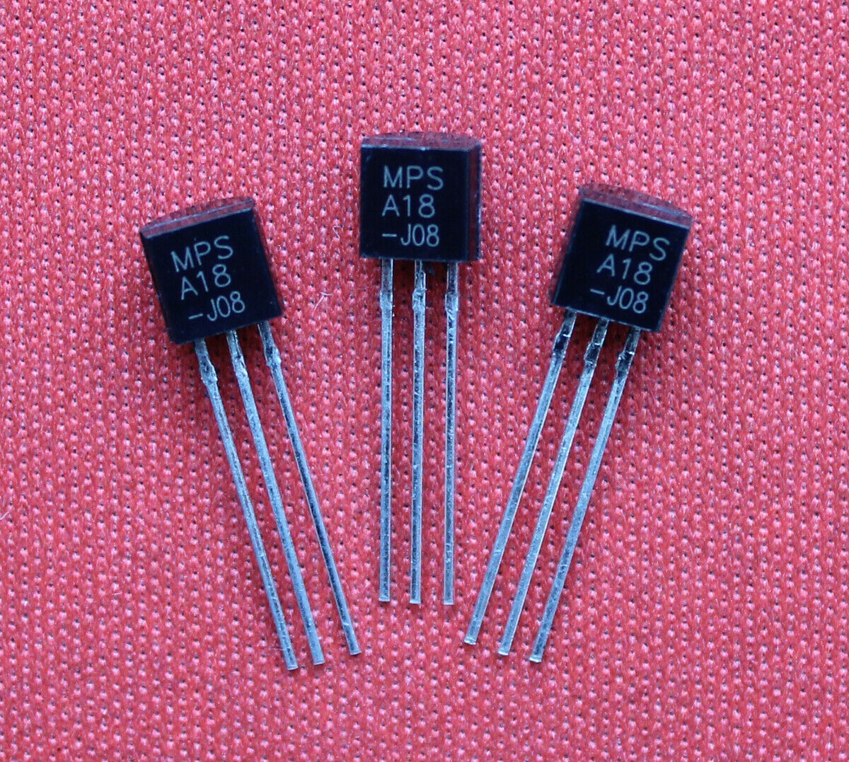 100pcs MPSA18 MPSA18G Integrated Circuit IC