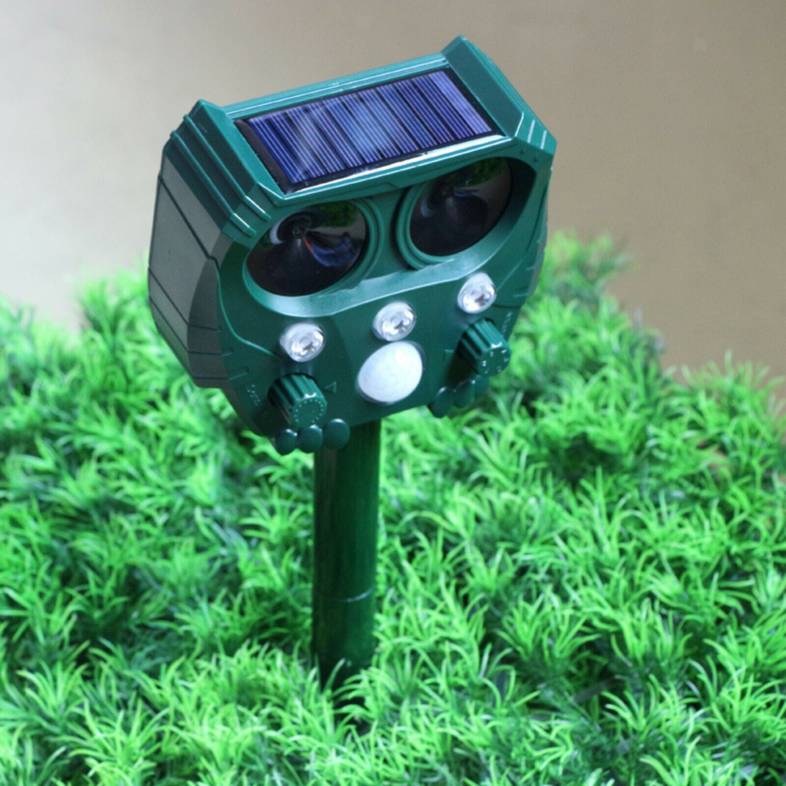 Garden Solar Rechargeable Ultrasonic Animal Repeller IPX5 Dog Mice Detector