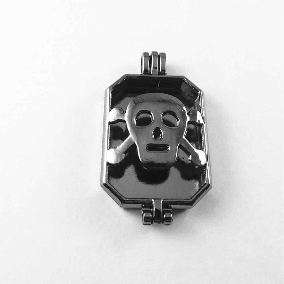 2-pack Black Alloy Hollowed Sull Pendant Locket 31x22mm Aromatherapy Diffuser