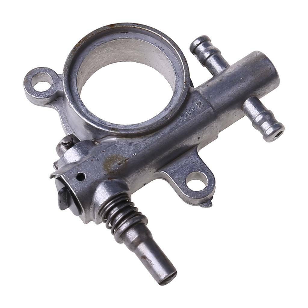 2500/3800 Chainsaw Spare Parts Chainsaw Oil Pump With Worm Drive Gear Fits 25CC