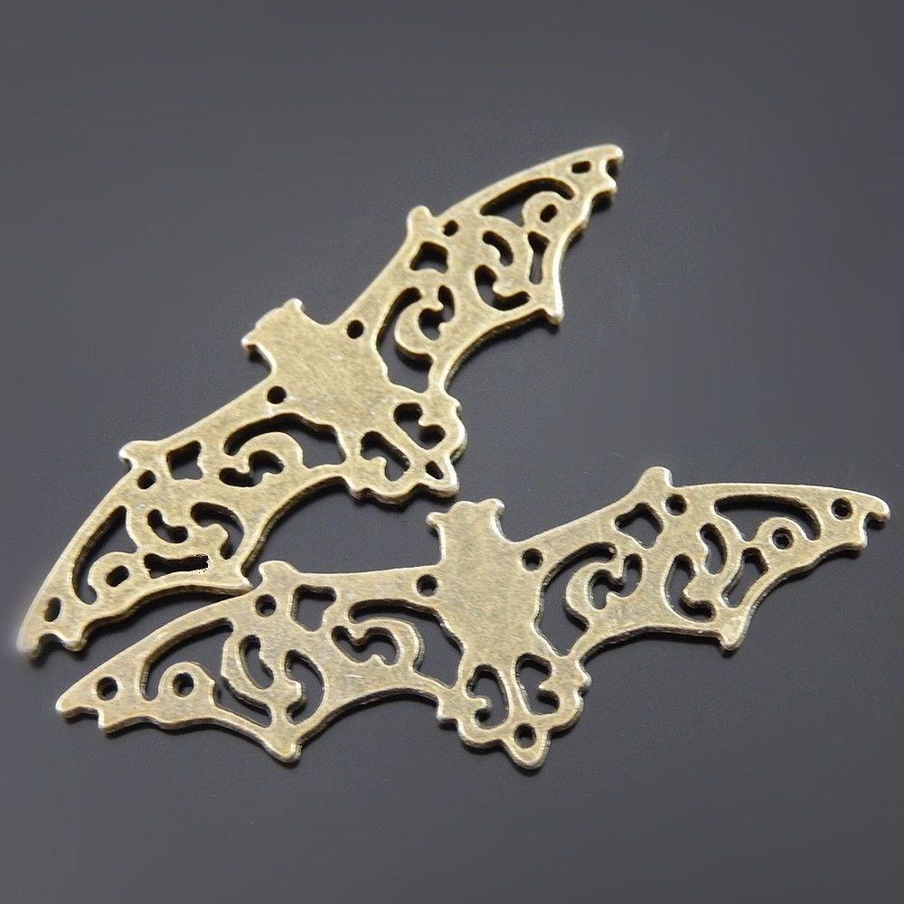 18pcs Antiqued Bronze Hollowed Bat Alloy Charm Pendant Halloween Craft 55*19*2mm