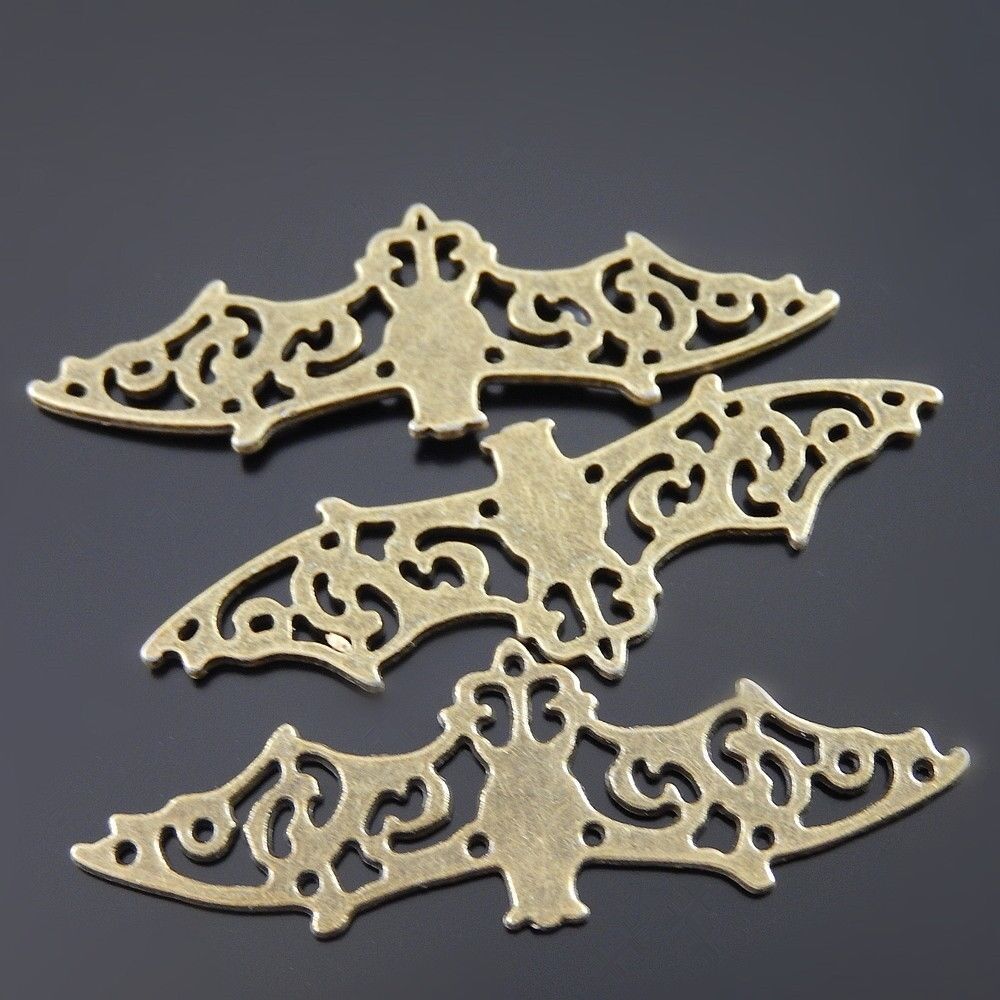 18pcs Antiqued Bronze Hollowed Bat Alloy Charm Pendant Halloween Craft 55*19*2mm