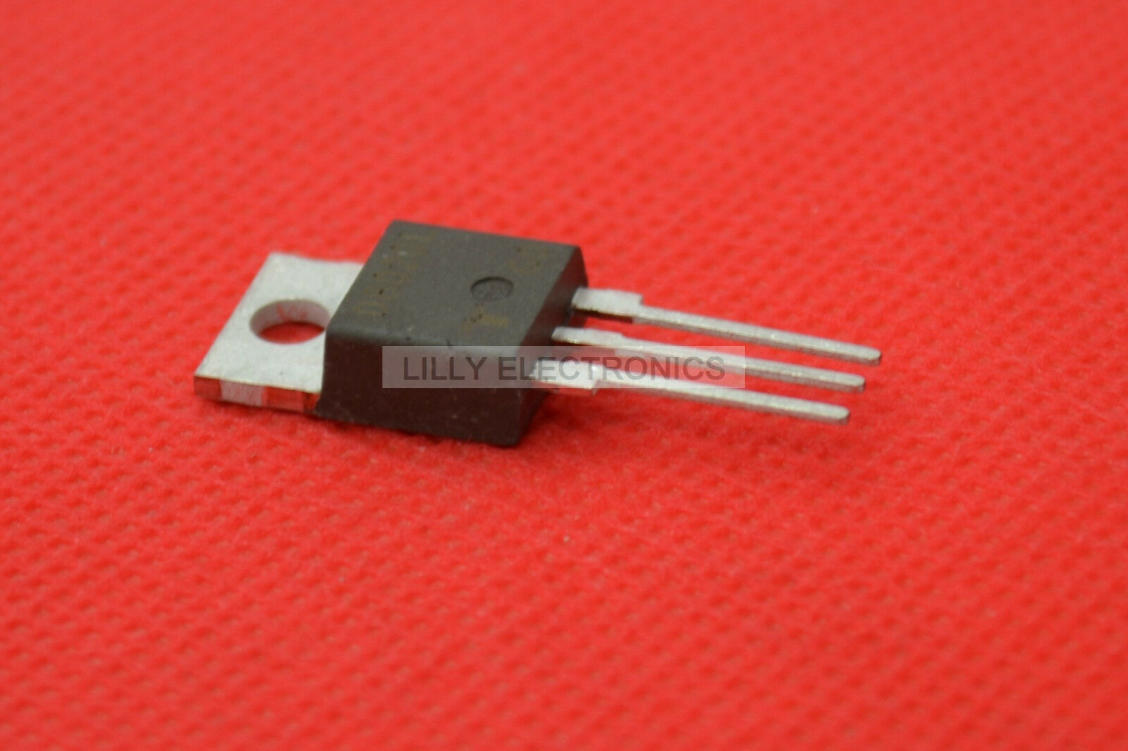 3pcs/Lot D8020L TO-220 Teccor manufactures 15 A rms to 25