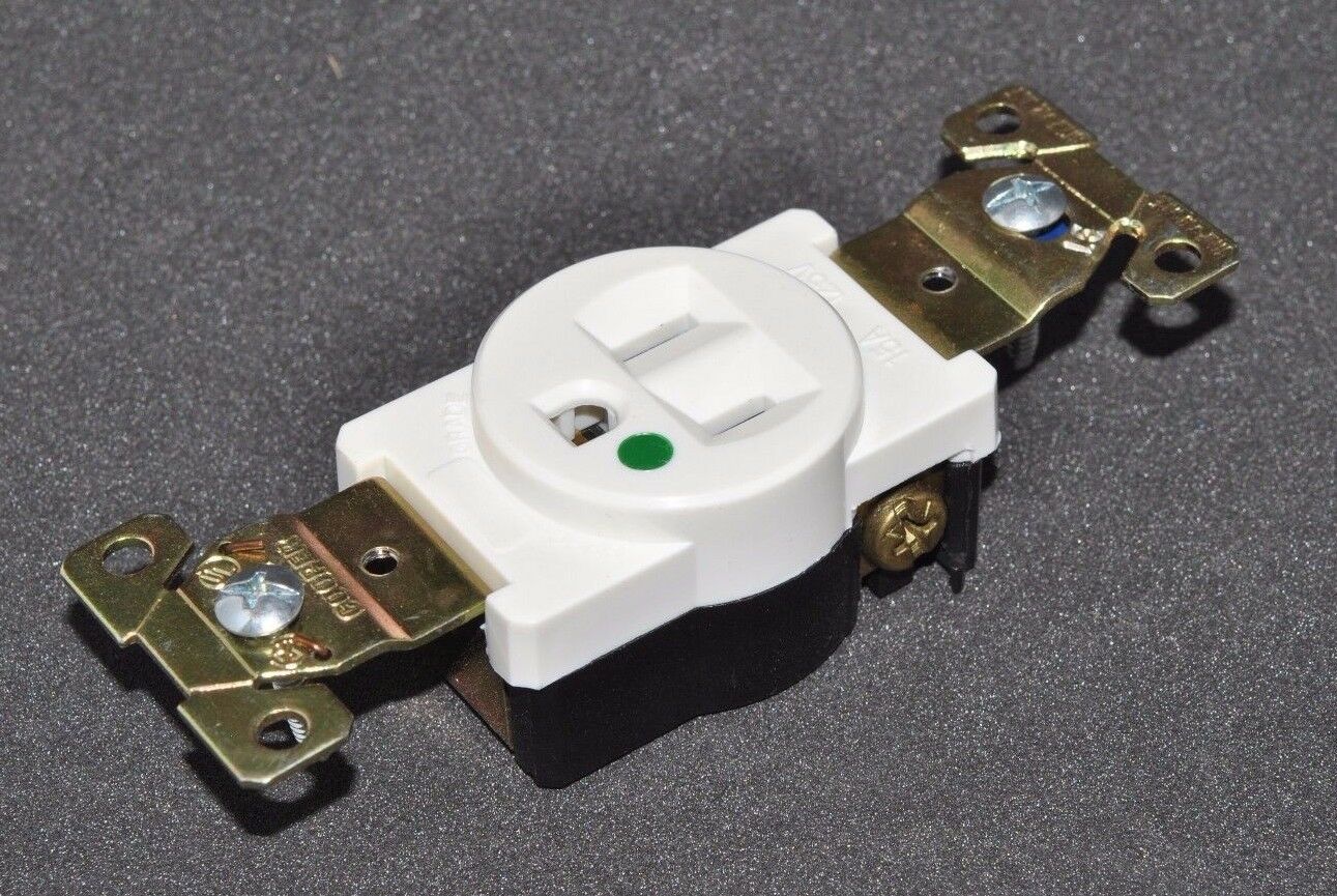 1pcs - COOPER 8210W 15A-125V NEMA5-15 Premium Hospital Grade Single Receptacle