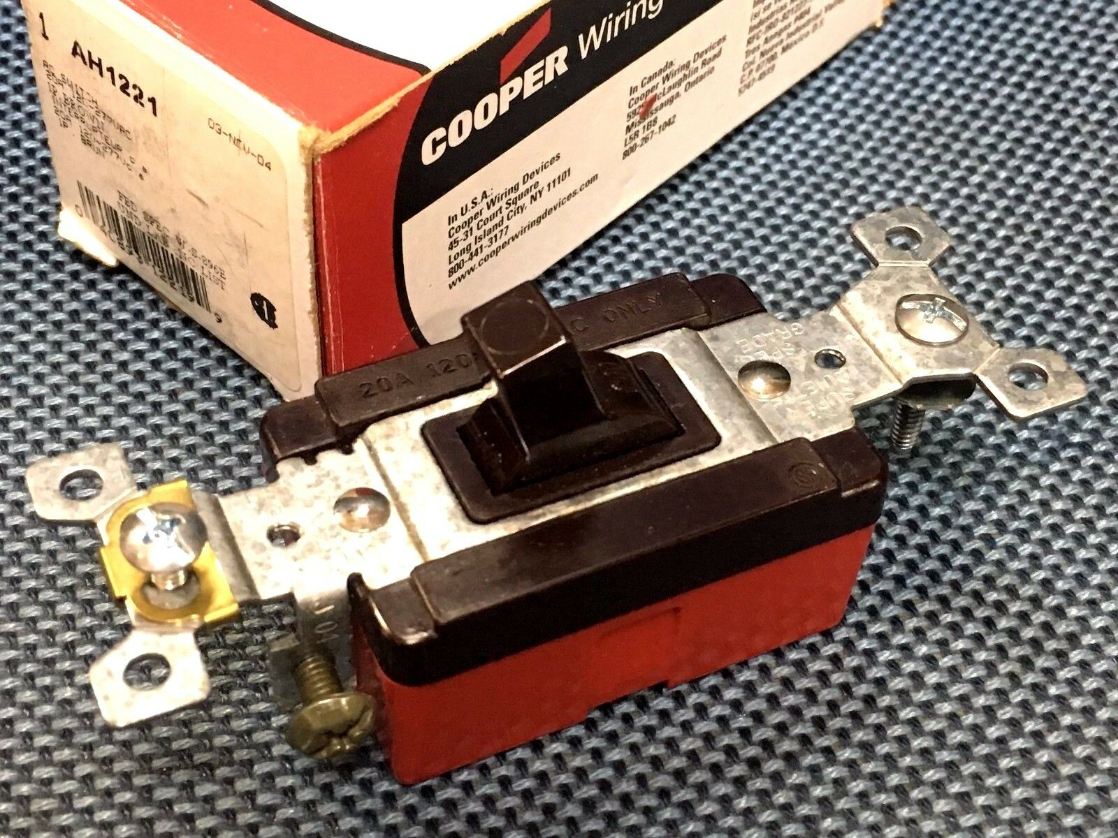 1pcs - COOPER AH1221 20A 120-277VAC Toggle Switch